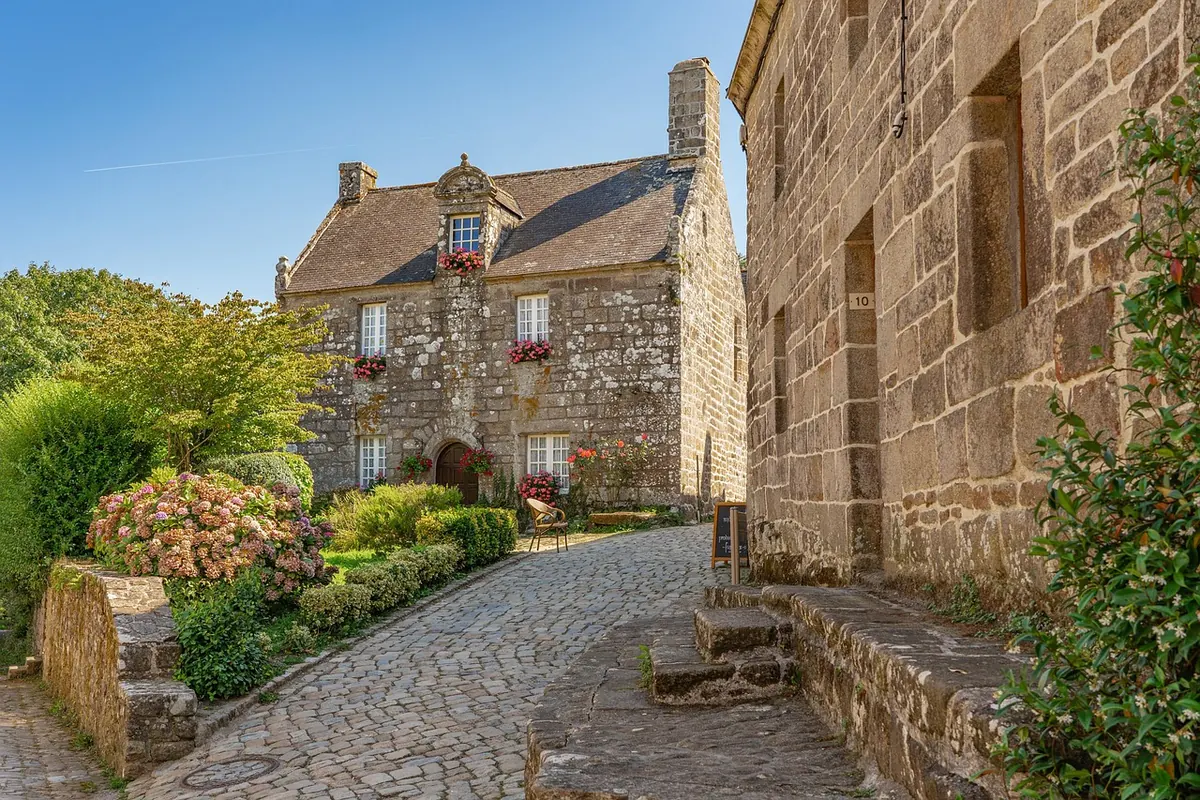A Short History of Gale Lane: From Farm Track to Residential Street